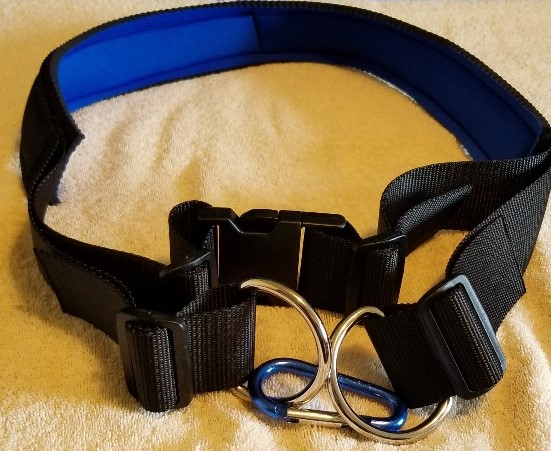 Tactical belt featuring carabiner clip